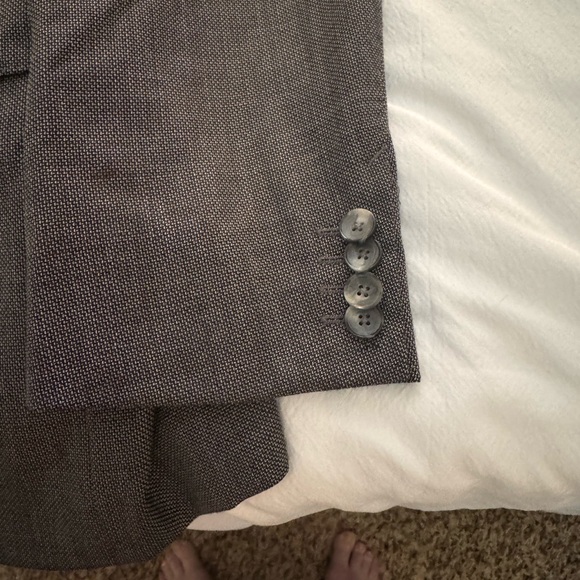 Hugo Boss Gray Wool Suit with Notch Lapel - Picture 2 of 6